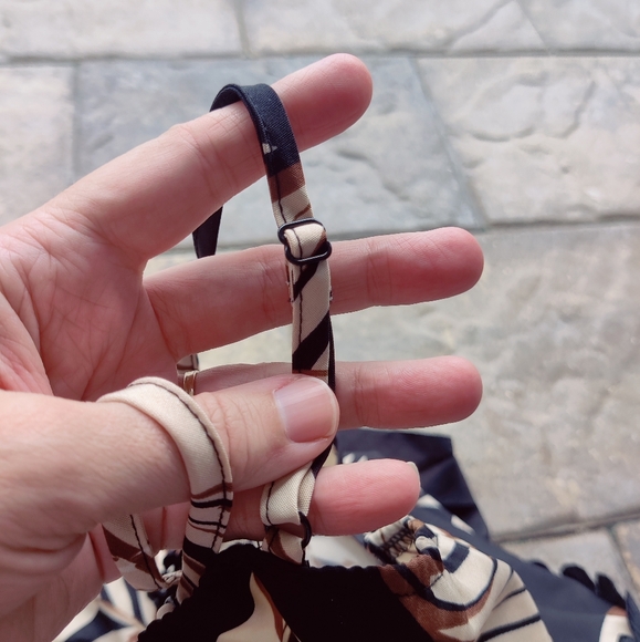 Lightweight Flirty Dress - Picture 2 of 8